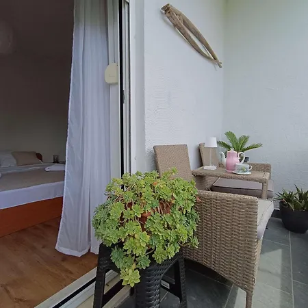 Apartment By The Sea Kastel Stafilic, - 22570 *